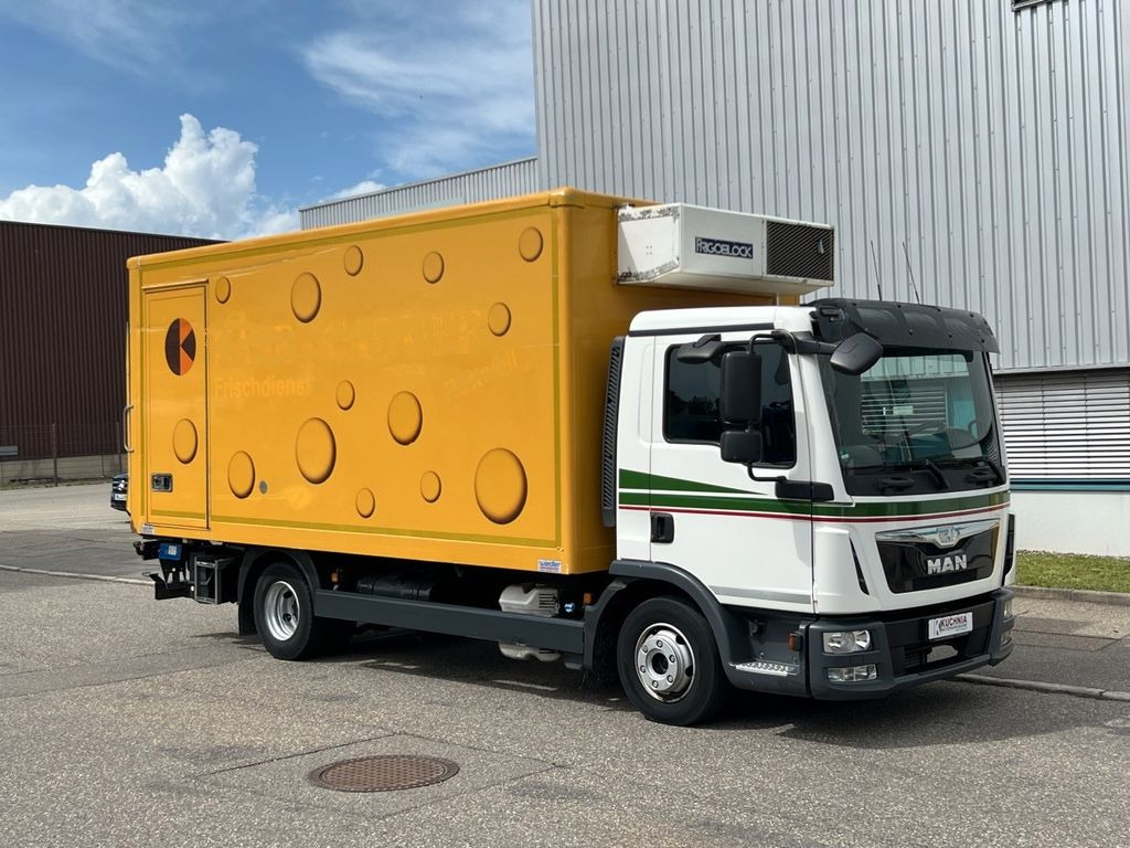 MAN TGL 8.220 Kühlkoffer 5,26m LBW Klima Luftgef. MAN TGL 8.220 Kühlkoffer 5,26m LBW Klima Luftgef. - Furgon frigorifer: foto 1 MAN TGL 8.220 Kühlkoffer 5,26m LBW Klima Luftgef. MAN TGL 8.220 Kühlkoffer 5,26m LBW Klima Luftgef. - Furgon frigorifer: foto 1