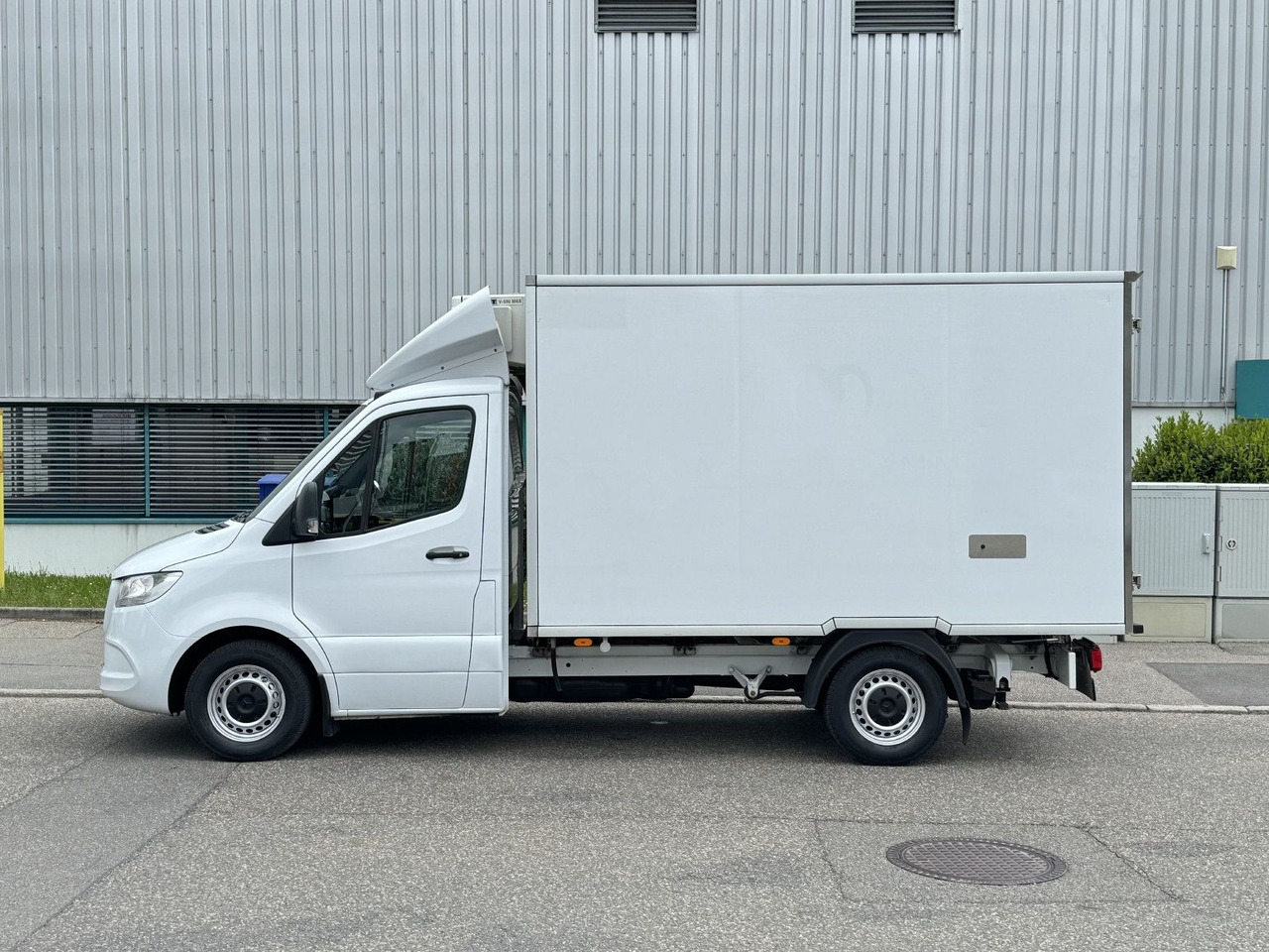 Mercedes-Benz Sprinter 316 Tiefkühl 3,3m TK V-500 MAX Luftgef. - Furgon frigorifer: foto 4 Mercedes-Benz Sprinter 316 Tiefkühl 3,3m TK V-500 MAX Luftgef. - Furgon frigorifer: foto 4