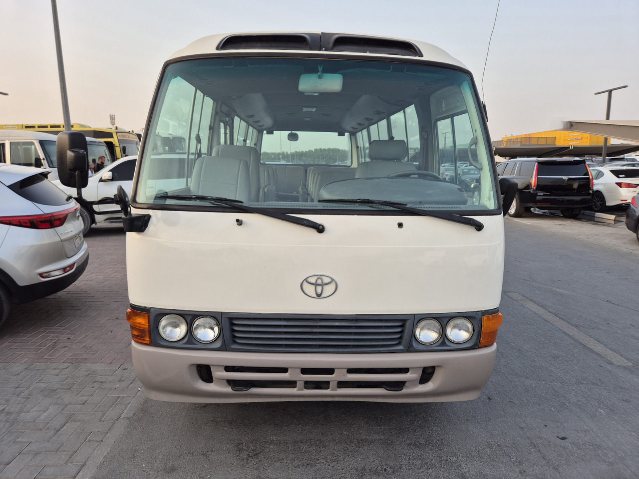 TOYOTA Coaster ... 25 places ...climatisé - Minibus, Furgon pasagjerësh: foto 4 TOYOTA Coaster ... 25 places ...climatisé - Minibus, Furgon pasagjerësh: foto 4
