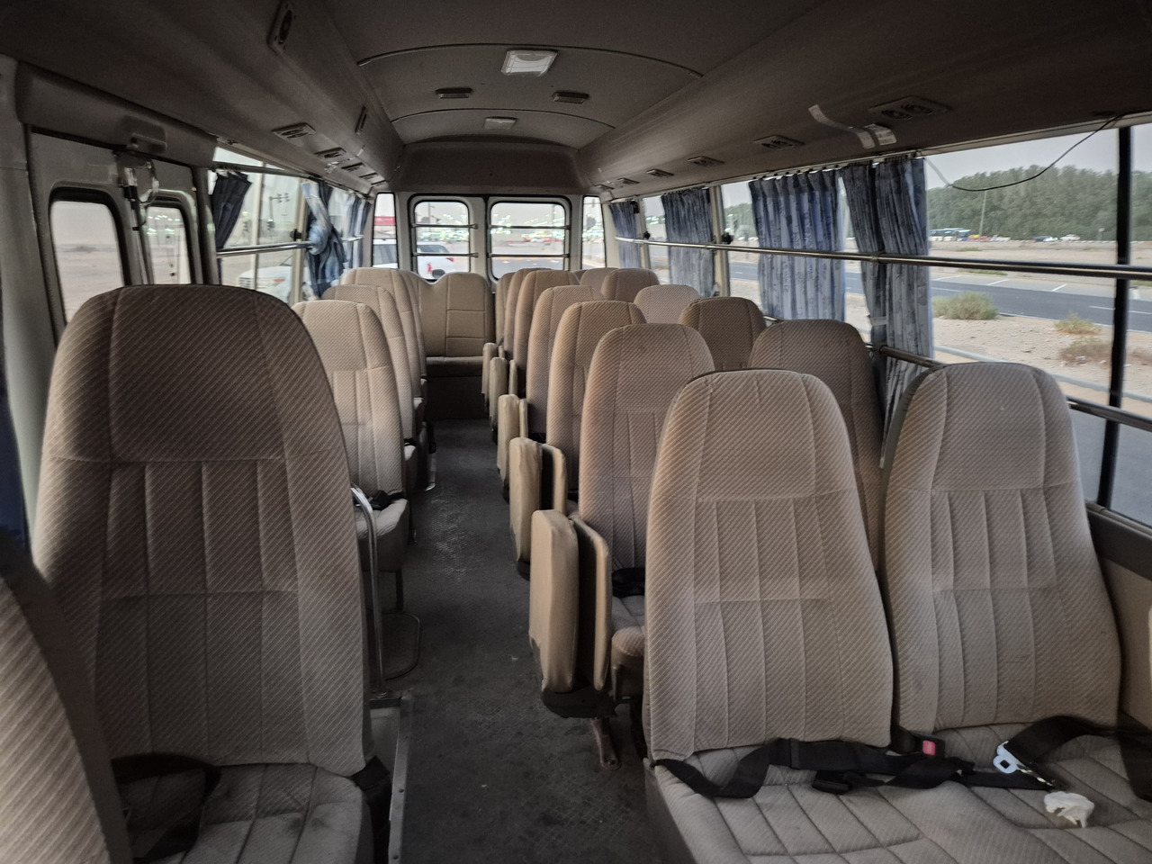 Toyota Coaster ... 30 places - climatisé - Minibus, Furgon pasagjerësh: foto 5 Toyota Coaster ... 30 places - climatisé - Minibus, Furgon pasagjerësh: foto 5