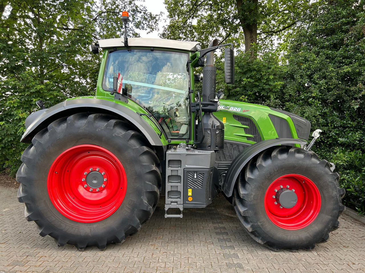 FENDT 828 Vario S4 ProfiPlus - Traktor: foto 4 FENDT 828 Vario S4 ProfiPlus - Traktor: foto 4