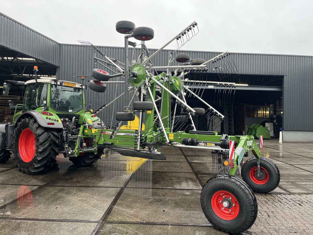 FENDT Former 880 - Barkthyese/ Shkundës bari: foto 1 FENDT Former 880 - Barkthyese/ Shkundës bari: foto 1