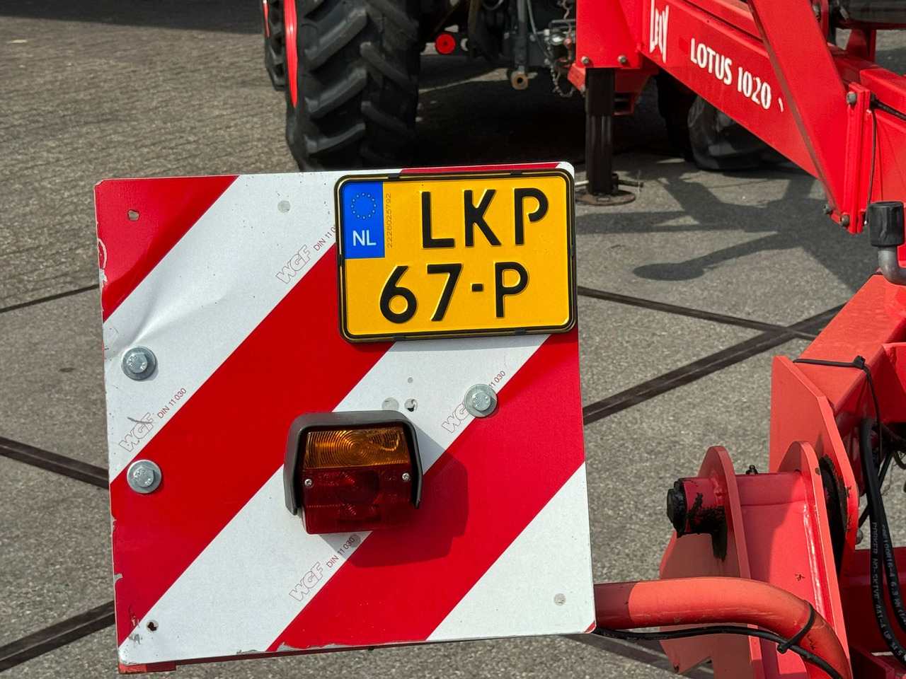 Barkthyese/ Shkundës bari Lely Lotus 1020S: foto 17
