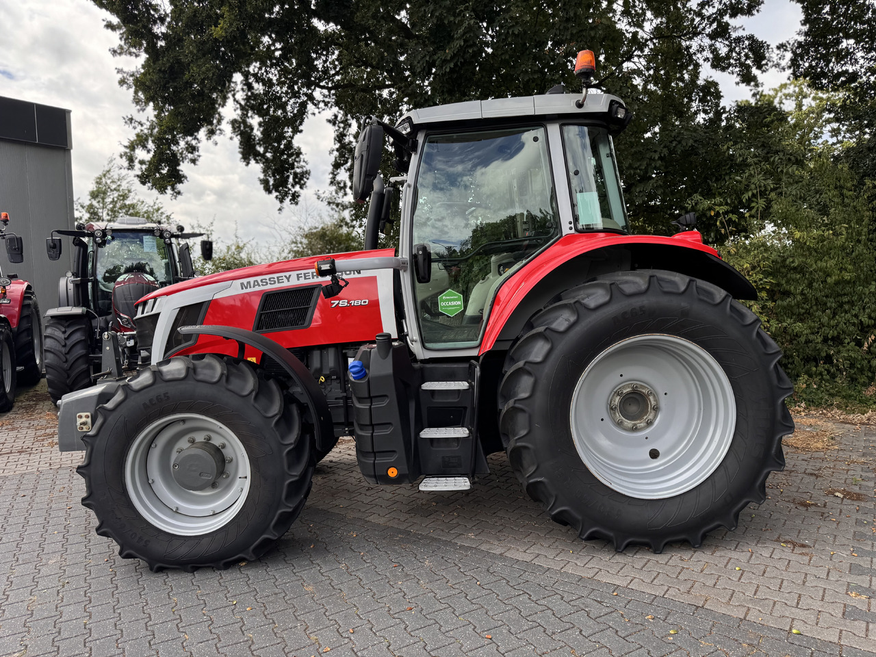 Massey Ferguson 7s.180 Dyna6 Efficient - Traktor: foto 2 Massey Ferguson 7s.180 Dyna6 Efficient - Traktor: foto 2
