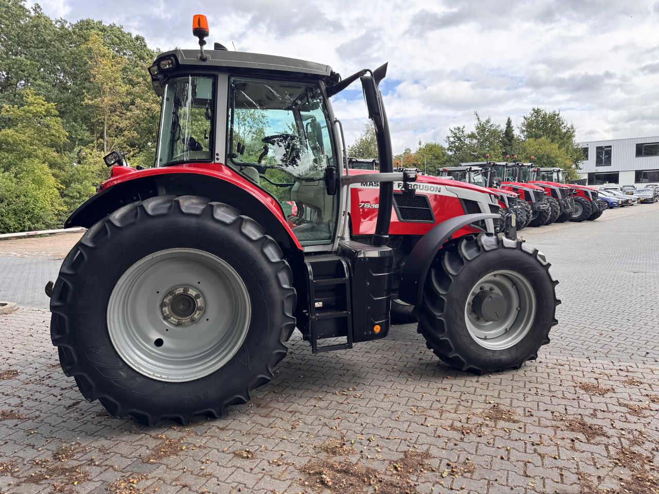 Massey Ferguson 7s.180 Dyna6 Efficient - Traktor: foto 4 Massey Ferguson 7s.180 Dyna6 Efficient - Traktor: foto 4
