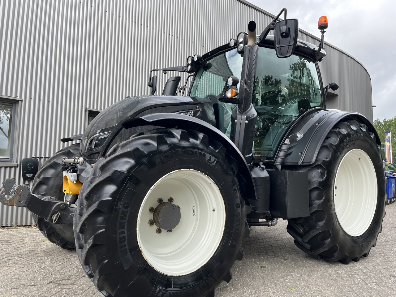 Valtra N174 Active - Traktor: foto 1 Valtra N174 Active - Traktor: foto 1