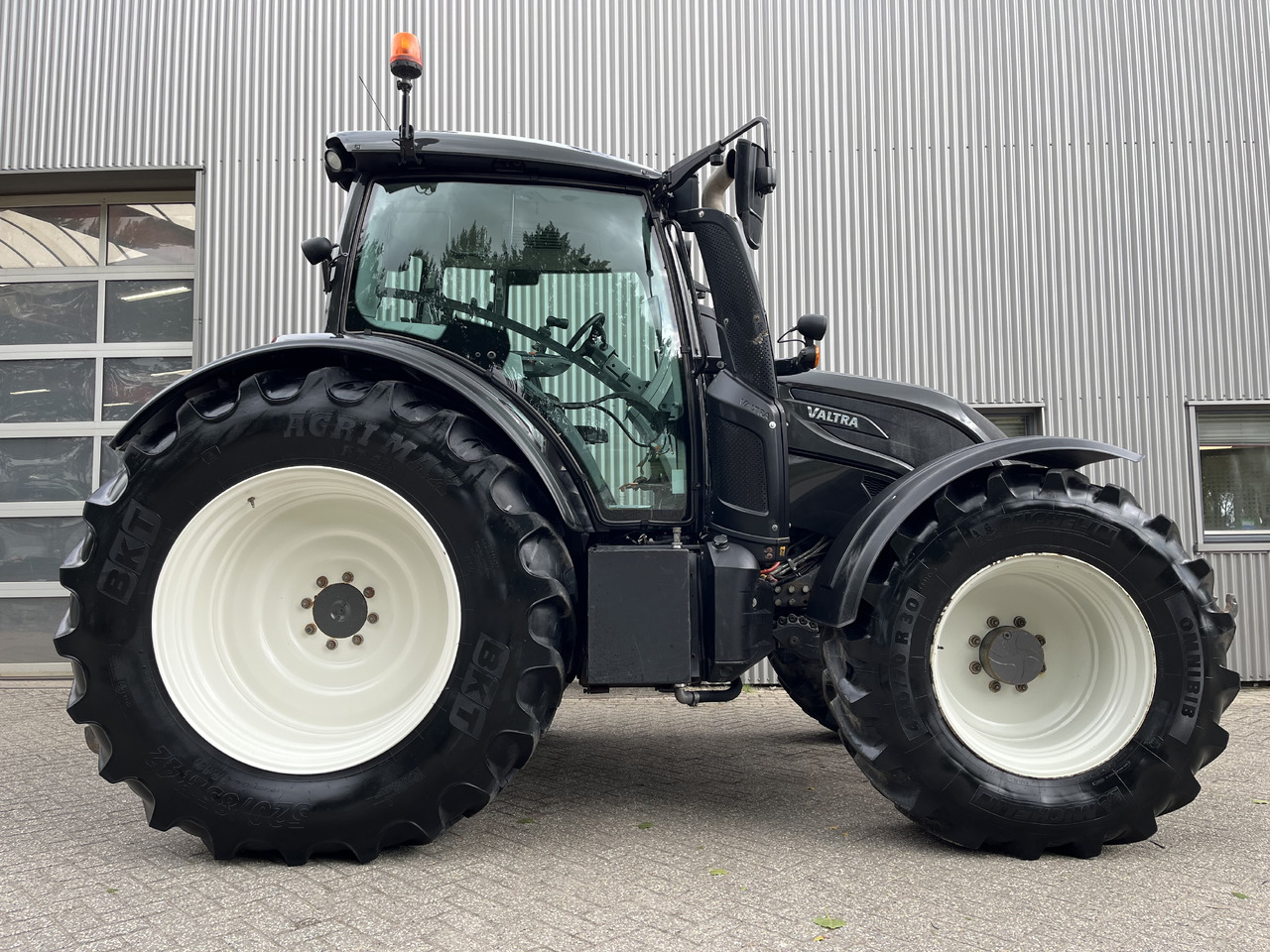 Valtra N174 Active - Traktor: foto 2 Valtra N174 Active - Traktor: foto 2