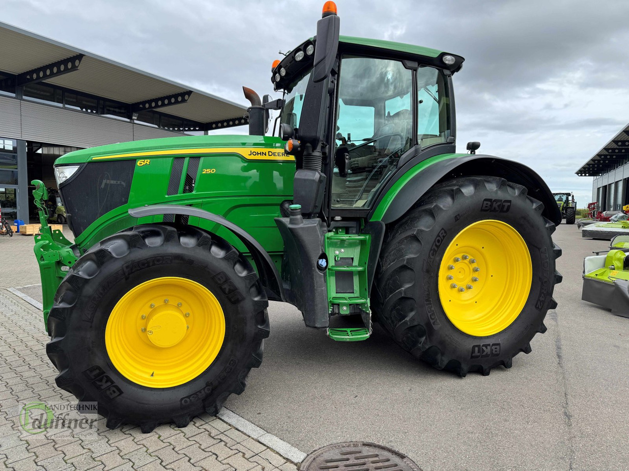 John Deere 6R 250 - Traktor: foto 5 John Deere 6R 250 - Traktor: foto 5