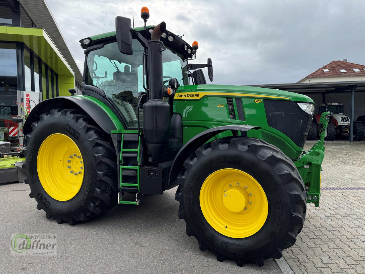 John Deere 6R 250 - Traktor: foto 1 John Deere 6R 250 - Traktor: foto 1