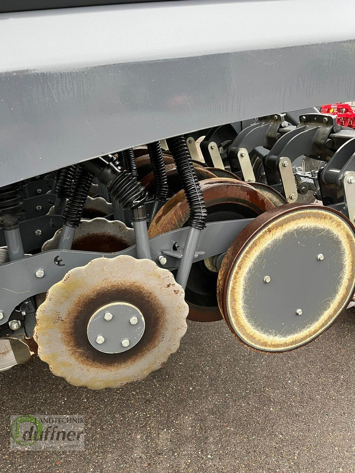 SKY Easydrill Fertisem 3020 HD - Mbjellëse në radhë: foto 4 SKY Easydrill Fertisem 3020 HD - Mbjellëse në radhë: foto 4