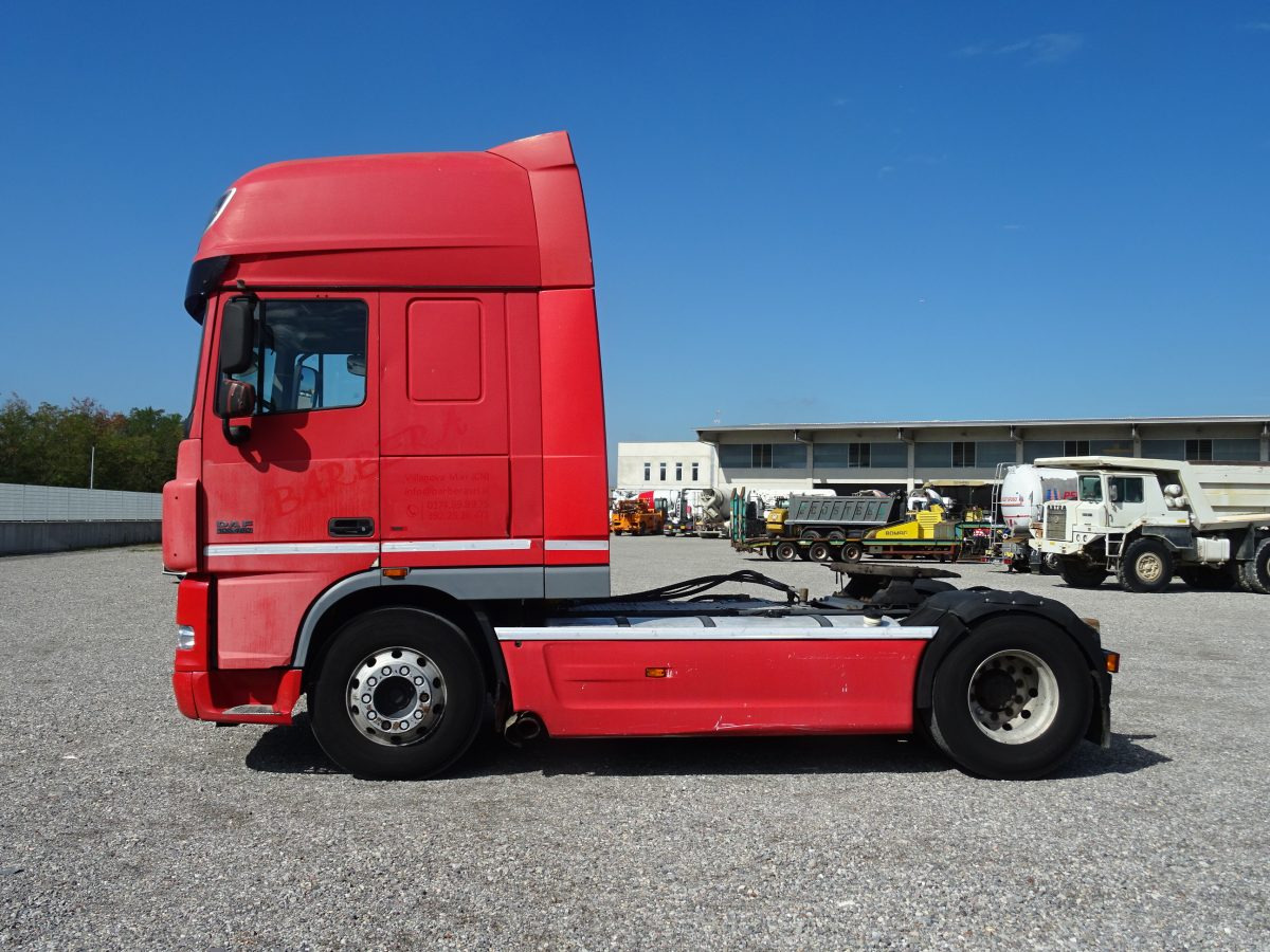 DAF XF 105.480 - Gjysmë-kamion: foto 2 DAF XF 105.480 - Gjysmë-kamion: foto 2