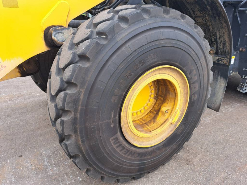 Fadrom me goma Komatsu WA475-10E0: foto 9