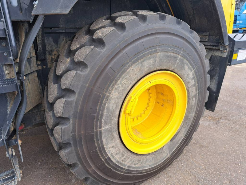 Fadrom me goma Komatsu WA475-10E0: foto 6