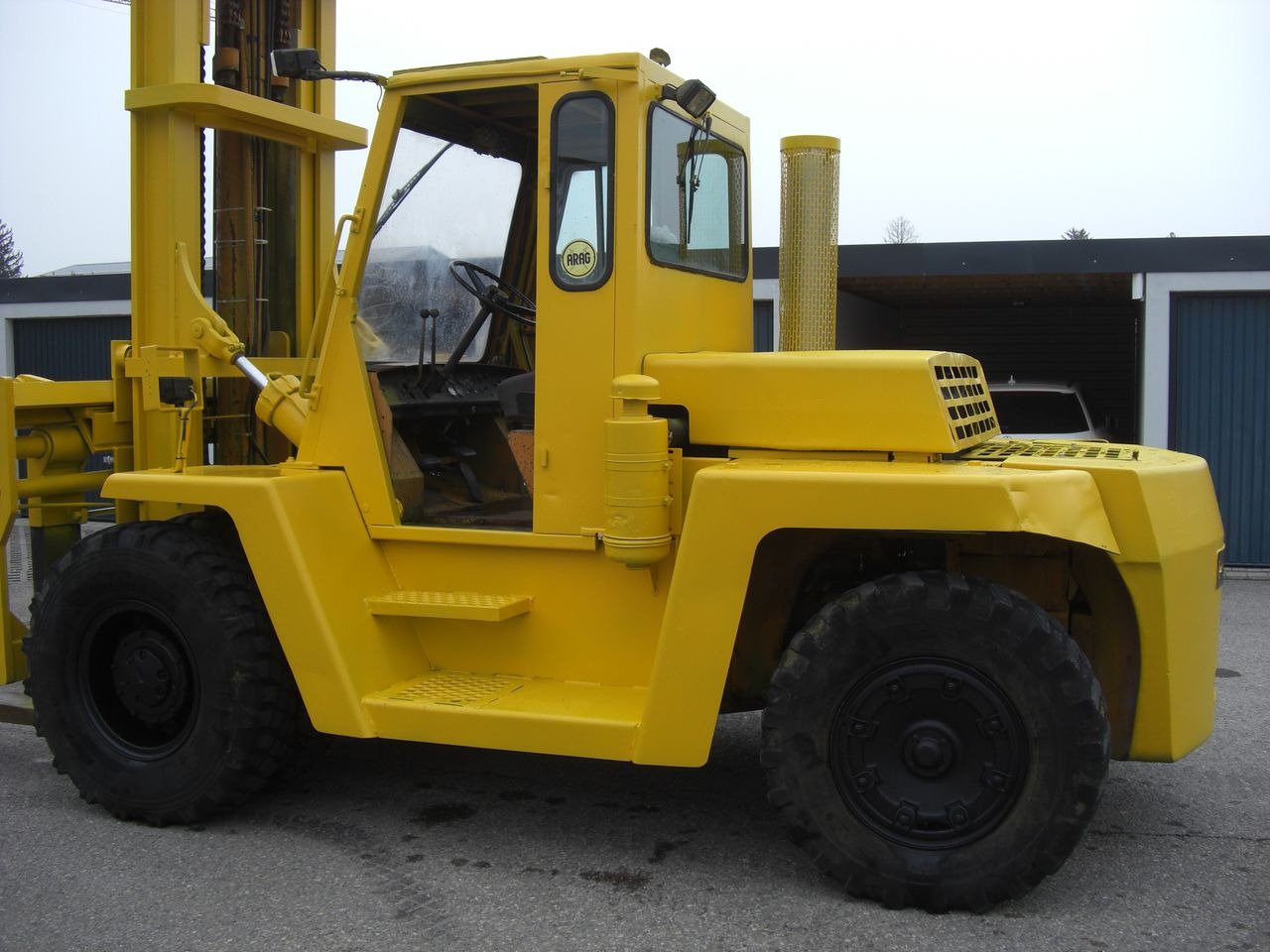 Clark C500YS225PD - Pirun më naftë: foto 5 Clark C500YS225PD - Pirun më naftë: foto 5