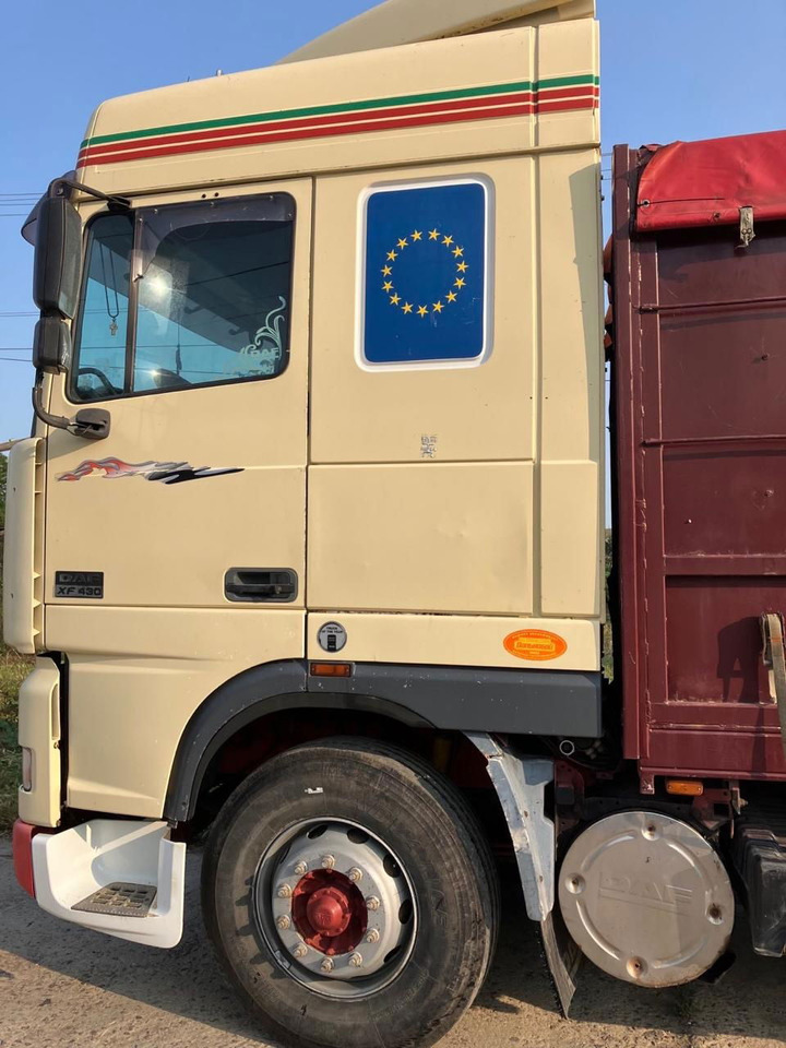 DAF XF 95 430 Platform - Kamion me karroceri të hapur: foto 2 DAF XF 95 430 Platform - Kamion me karroceri të hapur: foto 2