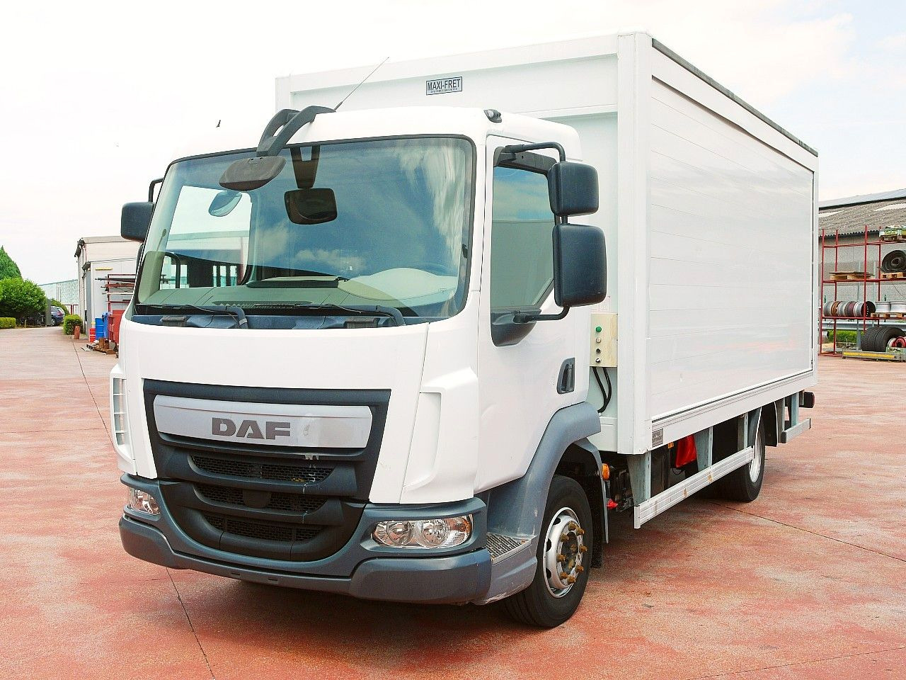 DAF LF 180 12 GETRANKENWAGEN LBW LUFT - Kamion pijesh: foto 5 DAF LF 180 12 GETRANKENWAGEN LBW LUFT - Kamion pijesh: foto 5