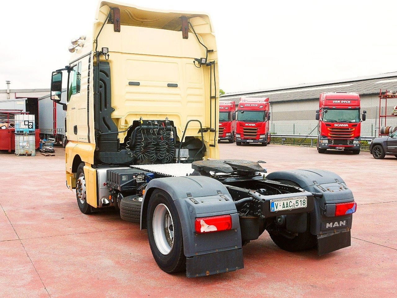 MAN TGX 18.400 TOP ZUSTAND 1e hand A/C - Gjysmë-kamion: foto 5 MAN TGX 18.400 TOP ZUSTAND 1e hand A/C - Gjysmë-kamion: foto 5