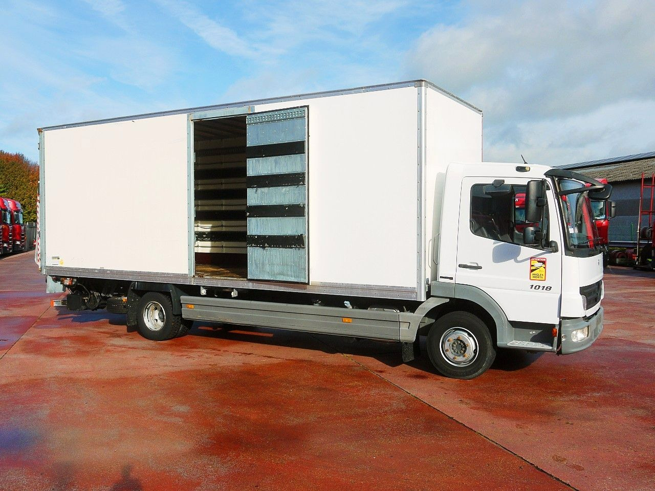 Mercedes-Benz 1018 ATEGO MEUBEL KOFFER A/C LBW LUFT 112tkm - Kamion vagonetë: foto 3 Mercedes-Benz 1018 ATEGO MEUBEL KOFFER A/C LBW LUFT 112tkm - Kamion vagonetë: foto 3