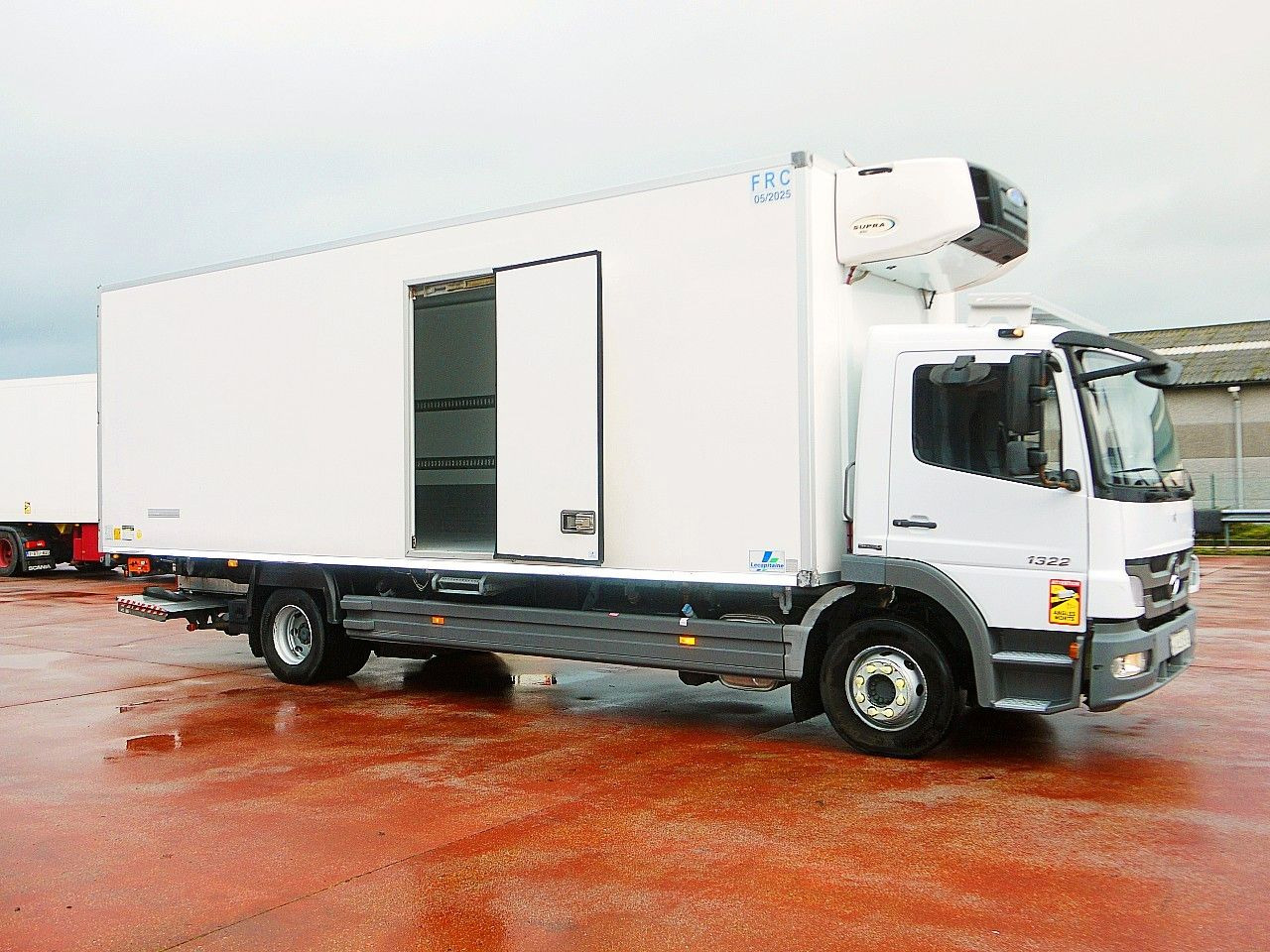 Mercedes-Benz 1322 ATEGO KUHLKOFFER CARRIER SUPRA 850 A/C LUFT - Kamion frigorifer: foto 3 Mercedes-Benz 1322 ATEGO KUHLKOFFER CARRIER SUPRA 850 A/C LUFT - Kamion frigorifer: foto 3