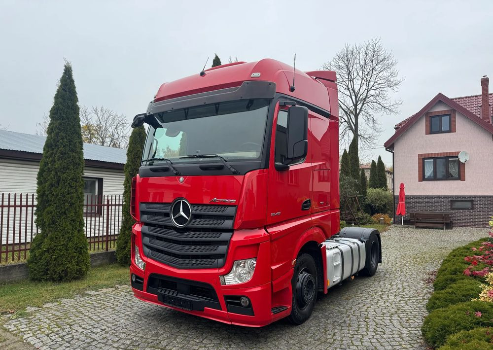 Mercedes-Benz 1845 - Gjysmë-kamion: foto 1 Mercedes-Benz 1845 - Gjysmë-kamion: foto 1