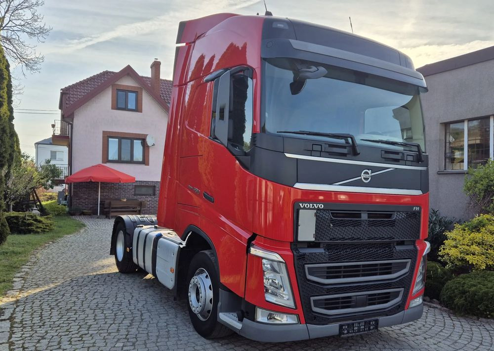 Volvo FH GLOBETROTTER - Gjysmë-kamion: foto 3 Volvo FH GLOBETROTTER - Gjysmë-kamion: foto 3