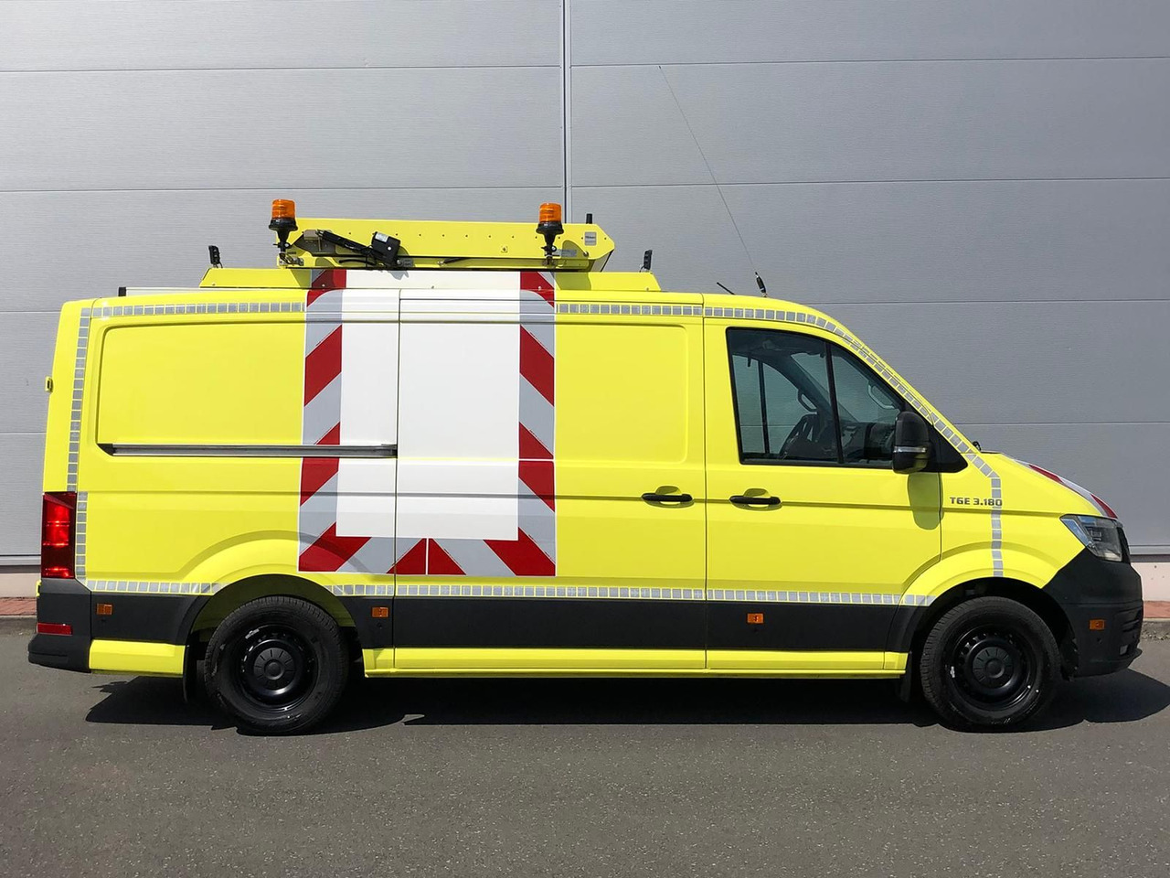 MAN TGE 3.180 L3H2 BF 4 BEGLEITFAHRZEUG ACC LED NAVI - Furgon: foto 5 MAN TGE 3.180 L3H2 BF 4 BEGLEITFAHRZEUG ACC LED NAVI - Furgon: foto 5