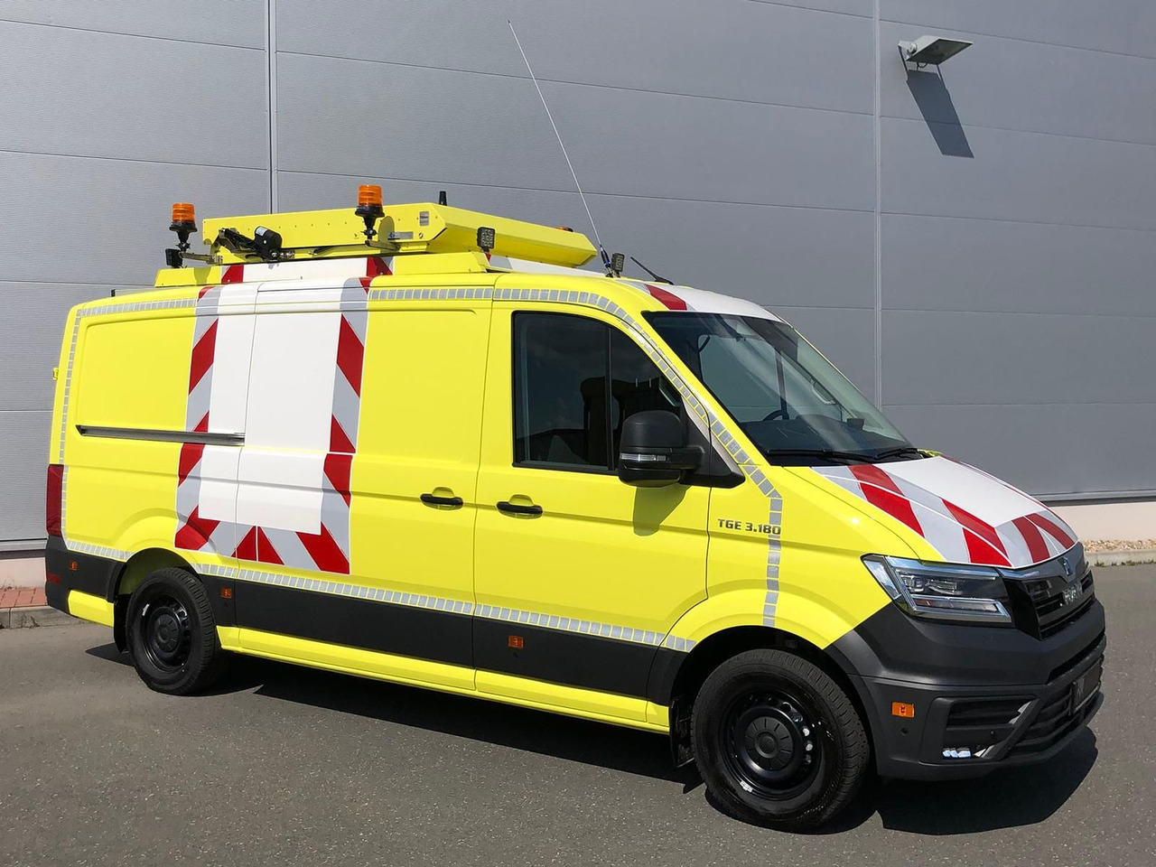 MAN TGE 3.180 L3H2 BF 4 BEGLEITFAHRZEUG ACC LED NAVI - Veturë: foto 2 MAN TGE 3.180 L3H2 BF 4 BEGLEITFAHRZEUG ACC LED NAVI - Veturë: foto 2