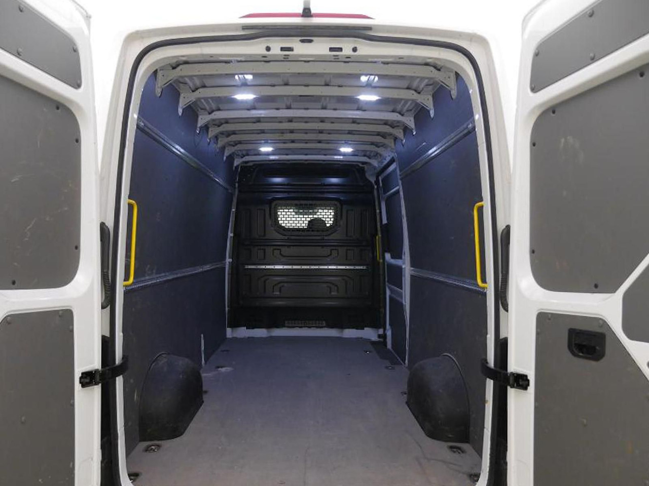Volkswagen Crafter Kasten 35 L4H3 KAMERA KLIMA SITZHZ DAB - Furgon: foto 5 Volkswagen Crafter Kasten 35 L4H3 KAMERA KLIMA SITZHZ DAB - Furgon: foto 5