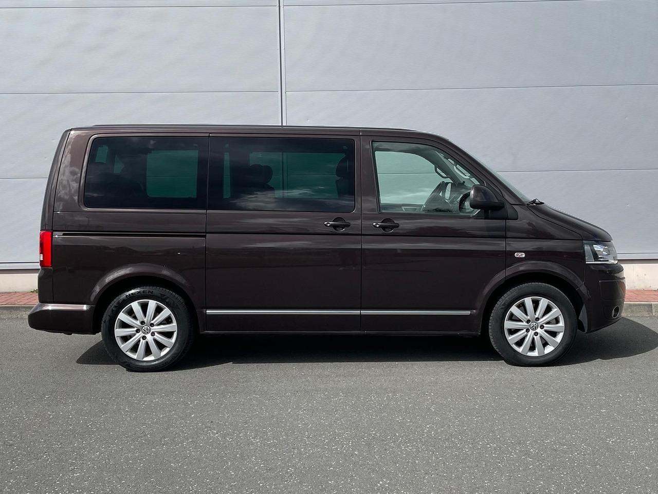 Volkswagen T5 Multivan Highline 4M LEDER AHK MFL - Furgon pasagjerësh: foto 5 Volkswagen T5 Multivan Highline 4M LEDER AHK MFL - Furgon pasagjerësh: foto 5