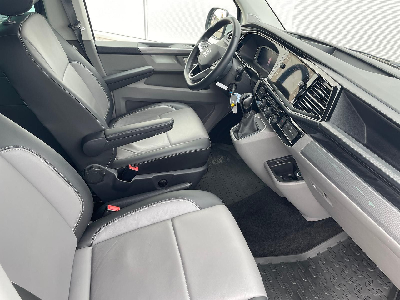 Furgon pasagjerësh Volkswagen T6.1 Caravelle Highline STANDHZ NAVI LEDER PDC: foto 16