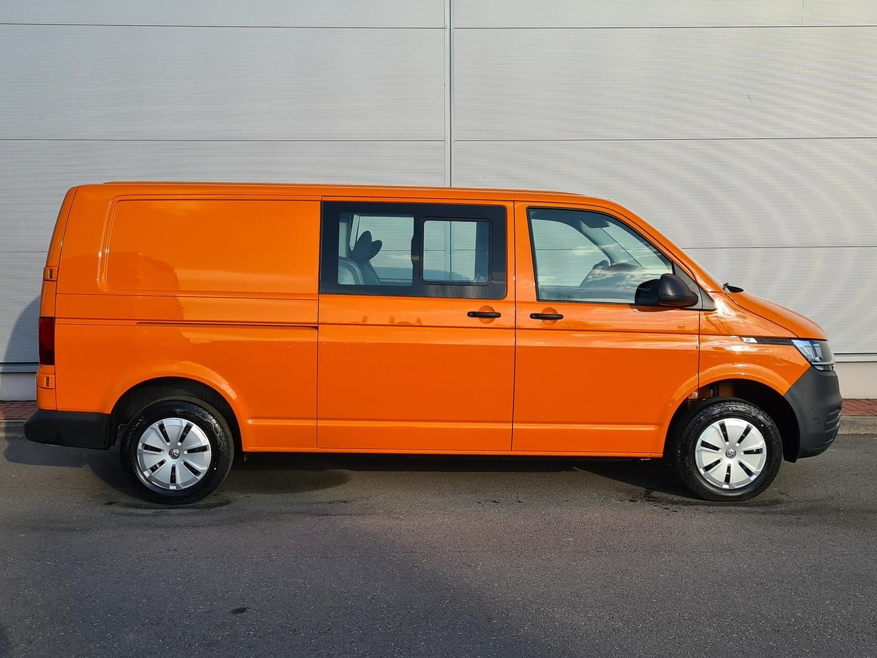 Volkswagen T6.1 Transporter MIXTO lang LED PDC KLIMA SITZH - Veturë: foto 5 Volkswagen T6.1 Transporter MIXTO lang LED PDC KLIMA SITZH - Veturë: foto 5
