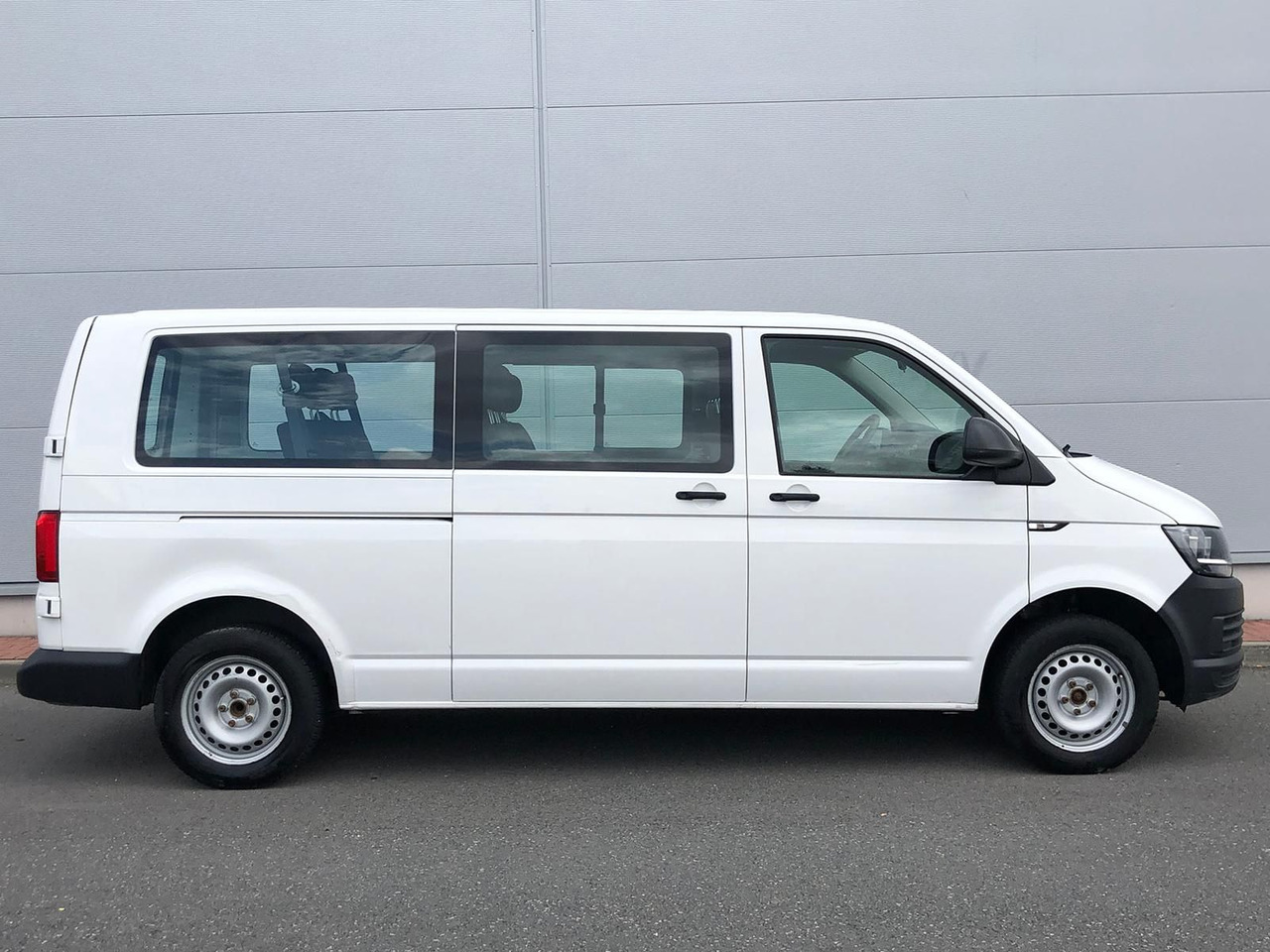 Volkswagen T6 Transporter 2.0 TDI Kombi lang 9-SITZE TEMP - Makinë me portobagazh: foto 5 Volkswagen T6 Transporter 2.0 TDI Kombi lang 9-SITZE TEMP - Makinë me portobagazh: foto 5