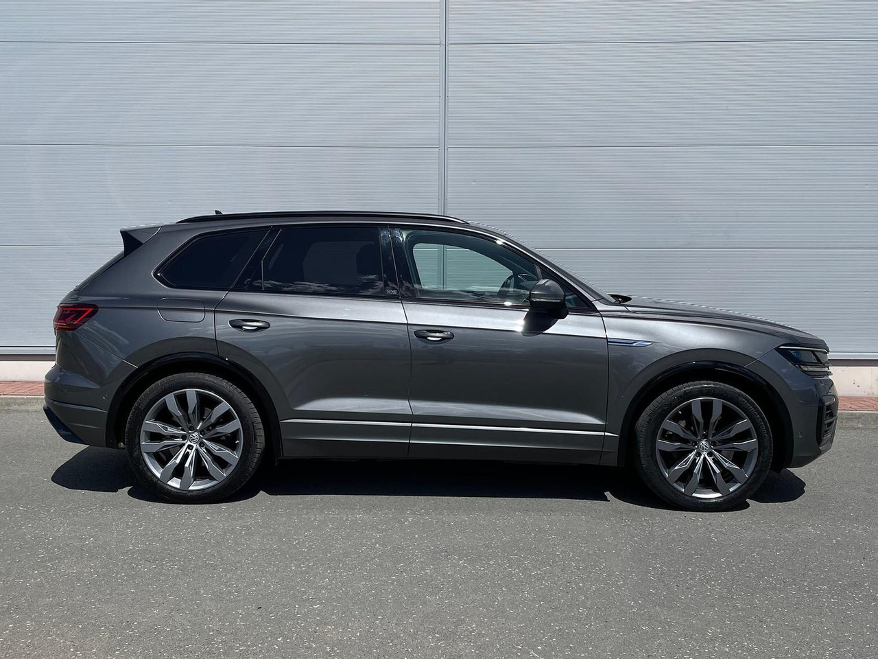 Volkswagen Touareg 4.0 V8 TDI One Million 4M LEDER AHK ACC - SUV: foto 5 Volkswagen Touareg 4.0 V8 TDI One Million 4M LEDER AHK ACC - SUV: foto 5
