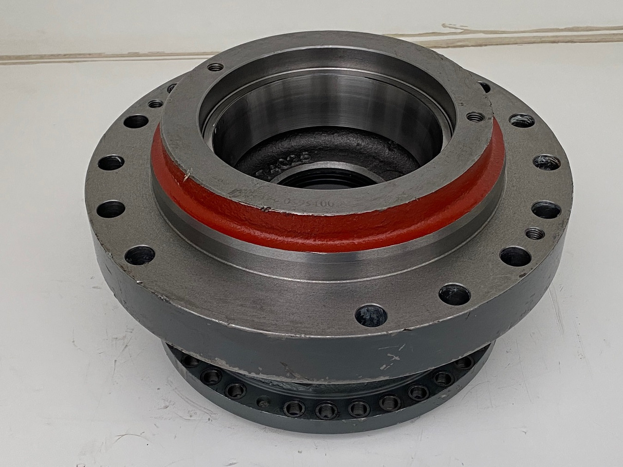 Liebherr Abtriebswellengehäuse ID-Nr.90015650 and Kegelrollenlager ID-Nr.761008503. - Motor rrotullues për Ekskavator me zinxhirë: foto 5 Liebherr Abtriebswellengehäuse ID-Nr.90015650 and Kegelrollenlager ID-Nr.761008503. - Motor rrotullues për Ekskavator me zinxhirë: foto 5