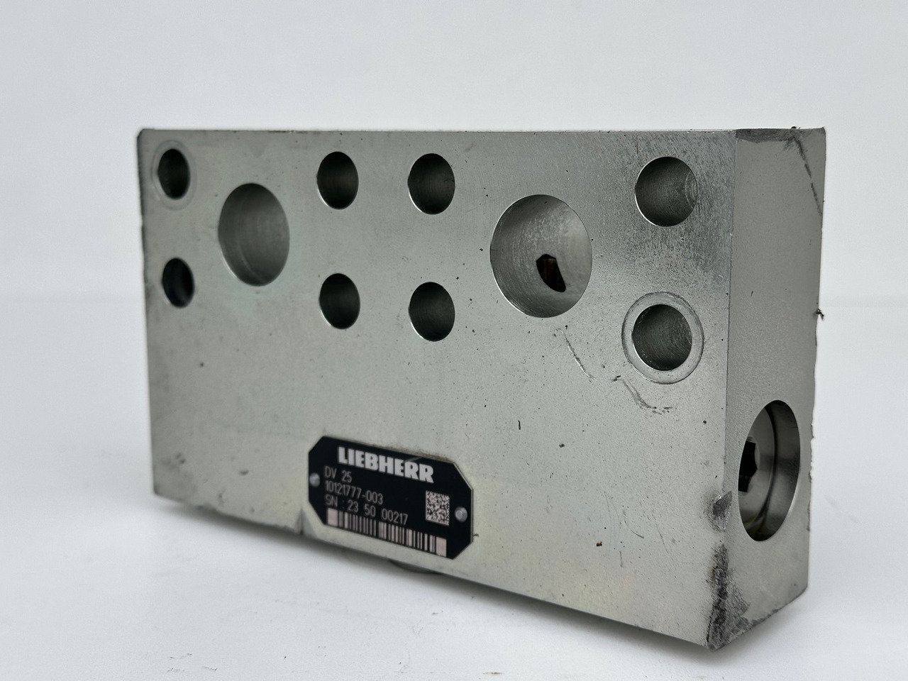 Liebherr Dämpfungsventil ID-Nr.10121777. P924 COMP, P926, R926, R916, R922, R924 COMP, R924, R926 COMP, R926, R930, R936, R946, R950 T, R960 T. #10121777.30.12## - Motor rrotullues për Ekskavator: foto 2 Liebherr Dämpfungsventil ID-Nr.10121777. P924 COMP, P926, R926, R916, R922, R924 COMP, R924, R926 COMP, R926, R930, R936, R946, R950 T, R960 T. #10121777.30.12## - Motor rrotullues për Ekskavator: foto 2
