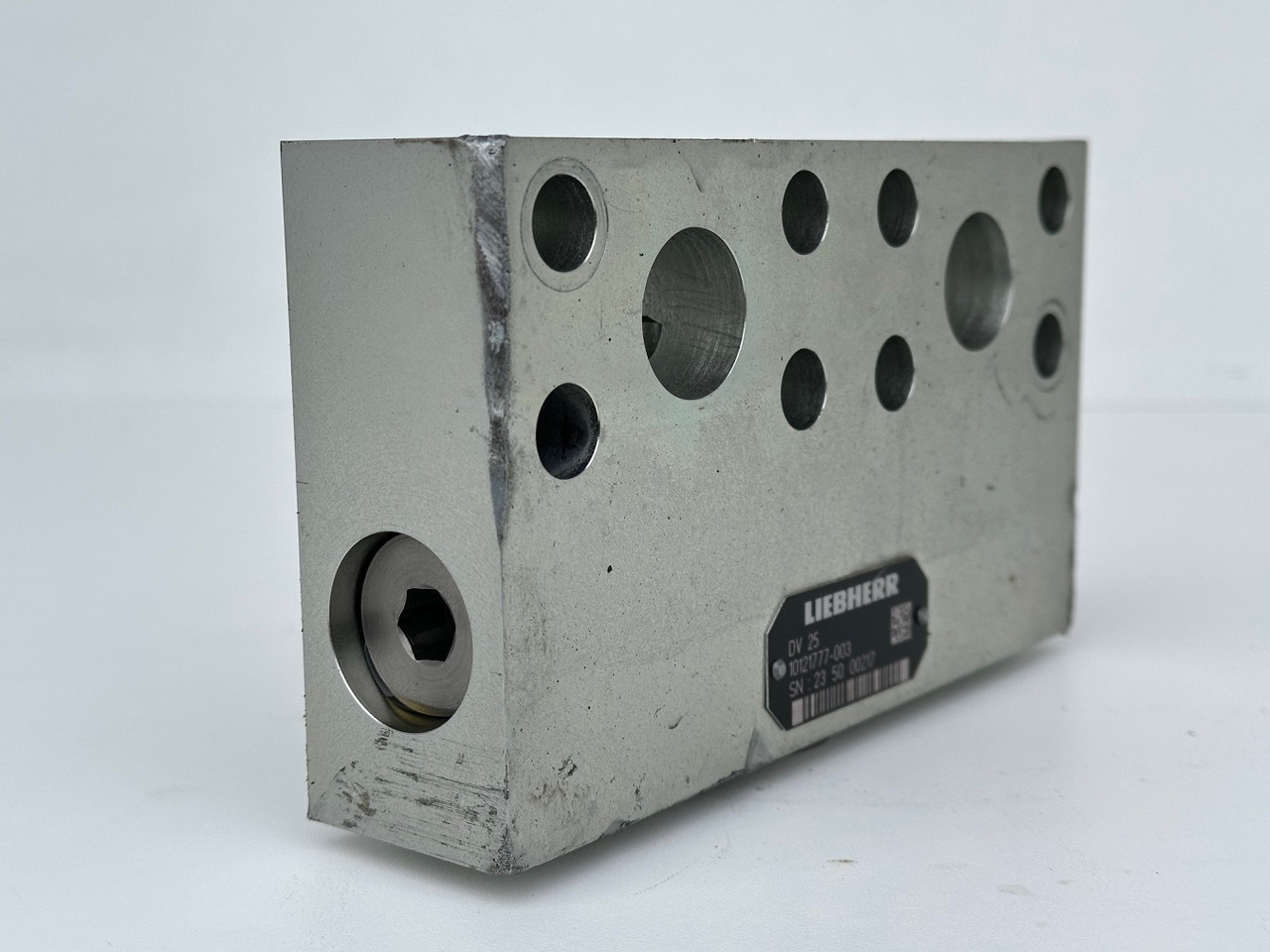 Liebherr Dämpfungsventil ID-Nr.10121777. P924 COMP, P926, R926, R916, R922, R924 COMP, R924, R926 COMP, R926, R930, R936, R946, R950 T, R960 T. #10121777.30.12## - Motor rrotullues për Ekskavator: foto 3 Liebherr Dämpfungsventil ID-Nr.10121777. P924 COMP, P926, R926, R916, R922, R924 COMP, R924, R926 COMP, R926, R930, R936, R946, R950 T, R960 T. #10121777.30.12## - Motor rrotullues për Ekskavator: foto 3