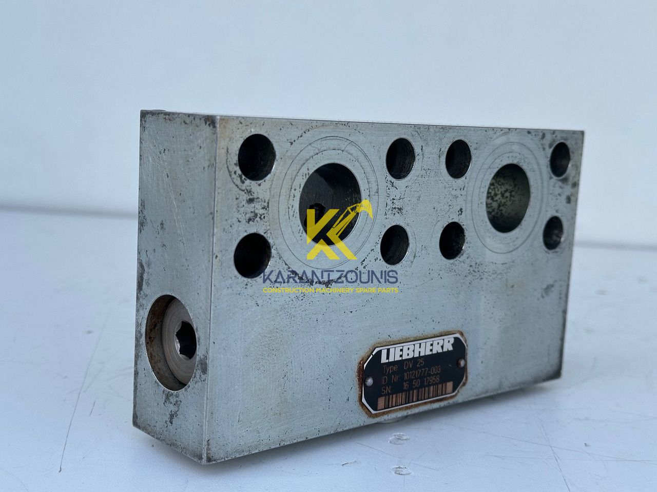 Liebherr Dämpfungsventil ID-Nr.10121777. P924 COMP, P926, R926, R916, R922, R924 COMP, R924, R926 COMP, R926, R930, R936, R946, R950 T, R960 T. #10121777.43199# - Motor rrotullues për Makineri ndërtimi: foto 2 Liebherr Dämpfungsventil ID-Nr.10121777. P924 COMP, P926, R926, R916, R922, R924 COMP, R924, R926 COMP, R926, R930, R936, R946, R950 T, R960 T. #10121777.43199# - Motor rrotullues për Makineri ndërtimi: foto 2