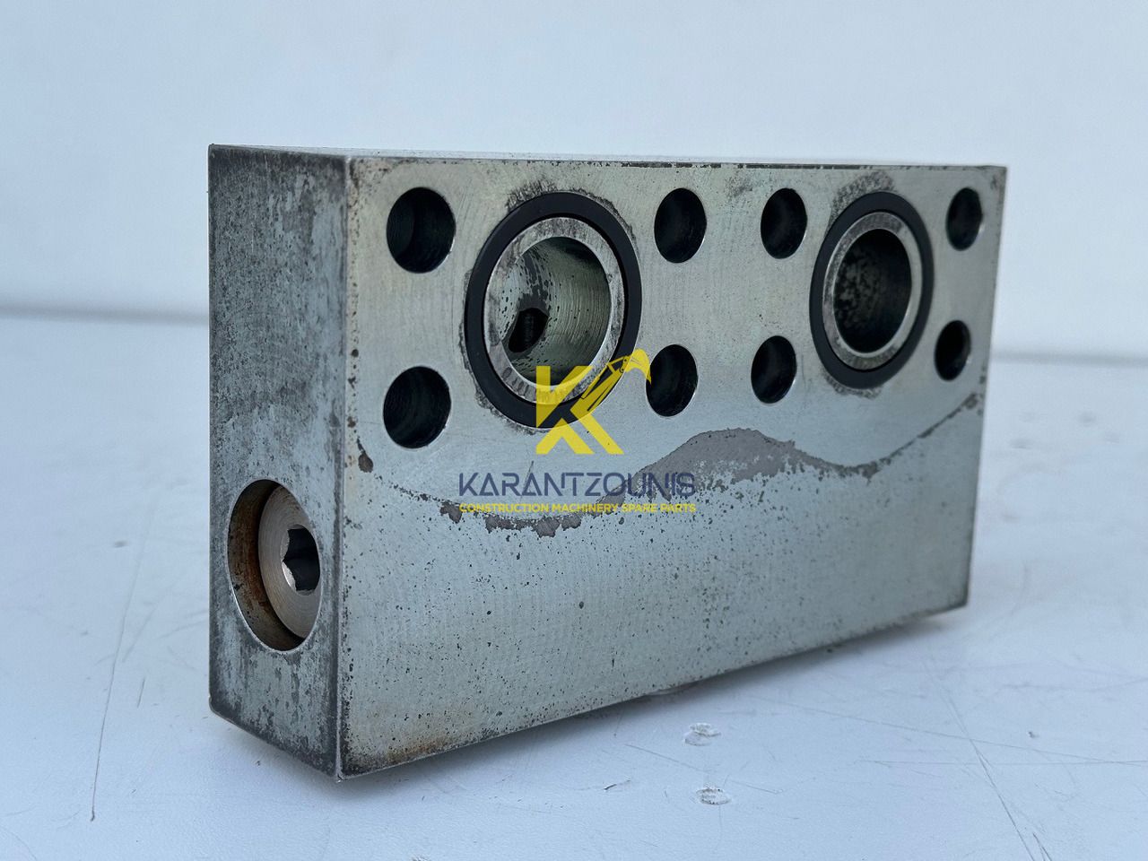 Liebherr Dämpfungsventil ID-Nr.10121777. P924 COMP, P926, R926, R916, R922, R924 COMP, R924, R926 COMP, R926, R930, R936, R946, R950 T, R960 T. #10121777.43199# - Motor rrotullues për Makineri ndërtimi: foto 4 Liebherr Dämpfungsventil ID-Nr.10121777. P924 COMP, P926, R926, R916, R922, R924 COMP, R924, R926 COMP, R926, R930, R936, R946, R950 T, R960 T. #10121777.43199# - Motor rrotullues për Makineri ndërtimi: foto 4