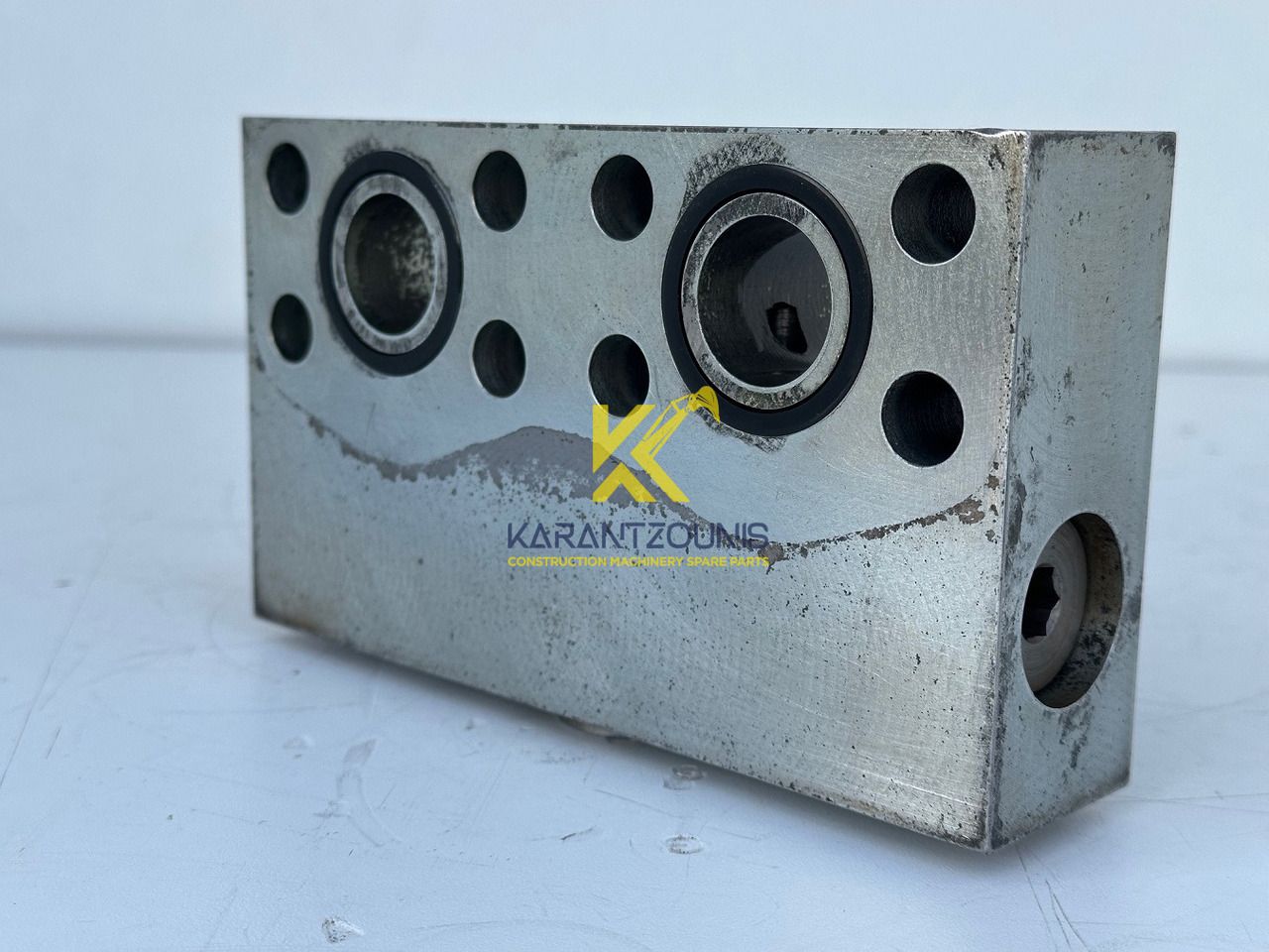 Liebherr Dämpfungsventil ID-Nr.10121777. P924 COMP, P926, R926, R916, R922, R924 COMP, R924, R926 COMP, R926, R930, R936, R946, R950 T, R960 T. #10121777.43199# - Motor rrotullues për Makineri ndërtimi: foto 3 Liebherr Dämpfungsventil ID-Nr.10121777. P924 COMP, P926, R926, R916, R922, R924 COMP, R924, R926 COMP, R926, R930, R936, R946, R950 T, R960 T. #10121777.43199# - Motor rrotullues për Makineri ndërtimi: foto 3