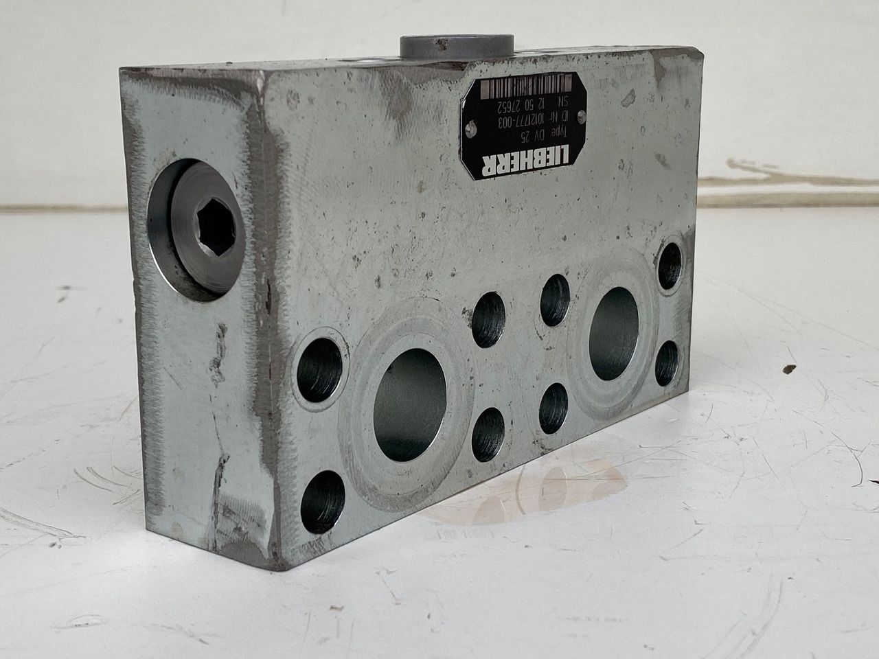 Liebherr Dämpfungsventil ID-Nr.10121777. P924 COMP, P926, R926, R916, R922, R924 COMP, R924, R926 COMP, R926, R930, R936, R946, R950 T, R960 T. #DÄ27652# - Motor rrotullues për Ekskavator: foto 4 Liebherr Dämpfungsventil ID-Nr.10121777. P924 COMP, P926, R926, R916, R922, R924 COMP, R924, R926 COMP, R926, R930, R936, R946, R950 T, R960 T. #DÄ27652# - Motor rrotullues për Ekskavator: foto 4