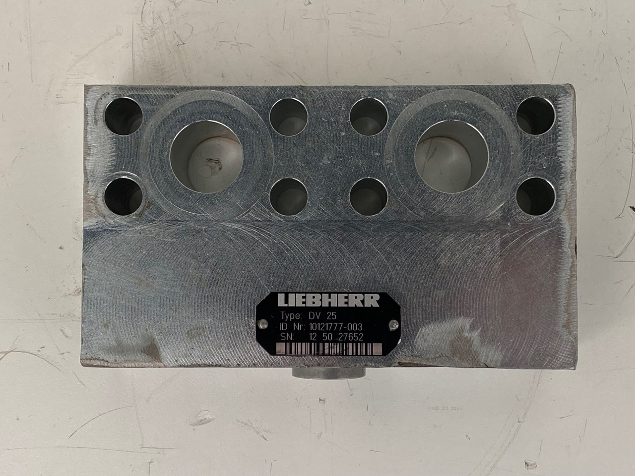 Liebherr Dämpfungsventil ID-Nr.10121777. P924 COMP, P926, R926, R916, R922, R924 COMP, R924, R926 COMP, R926, R930, R936, R946, R950 T, R960 T. #DÄ27652# - Motor rrotullues për Ekskavator: foto 2 Liebherr Dämpfungsventil ID-Nr.10121777. P924 COMP, P926, R926, R916, R922, R924 COMP, R924, R926 COMP, R926, R930, R936, R946, R950 T, R960 T. #DÄ27652# - Motor rrotullues për Ekskavator: foto 2
