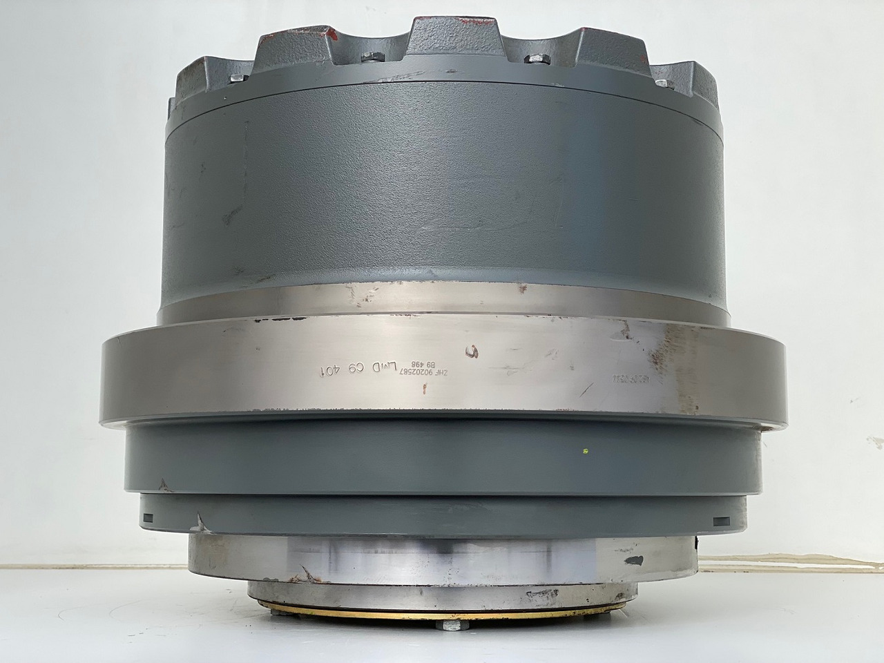 Liebherr Fahrantrieb FAT450P123, ID-Nr.90202516 - ID-Nr.90202517. LOS954, R940, R946, R950, R954, R956. #159-04# - Transmisioni përfundimtar për Ekskavator me zinxhirë: foto 3 Liebherr Fahrantrieb FAT450P123, ID-Nr.90202516 - ID-Nr.90202517. LOS954, R940, R946, R950, R954, R956. #159-04# - Transmisioni përfundimtar për Ekskavator me zinxhirë: foto 3