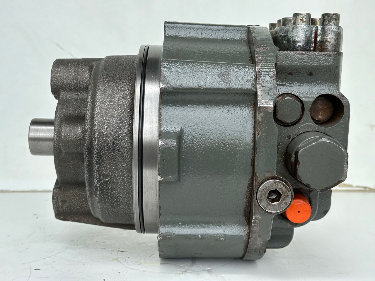 Liebherr Hydraulikeinbaumotor CMVE O 108. ID-Nr.10118562 - ID-Nr.10132610 - ID-Nr.10129048. LOS1916, LOS916, LOS926, R906, R916, R918, R920, R922, R924, R926COMP, R926, R936. #28313# - Motori hidraulik për Makineri ndërtimi: foto 4 Liebherr Hydraulikeinbaumotor CMVE O 108. ID-Nr.10118562 - ID-Nr.10132610 - ID-Nr.10129048. LOS1916, LOS916, LOS926, R906, R916, R918, R920, R922, R924, R926COMP, R926, R936. #28313# - Motori hidraulik për Makineri ndërtimi: foto 4