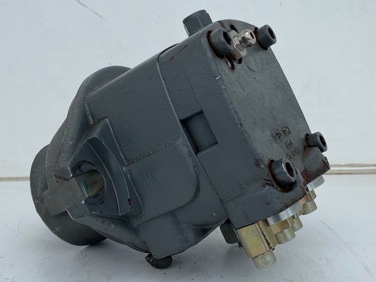 Liebherr Hydraulikeinbaumotor FMF090, ID-Nr.10120382 - ID-Nr.9273168 - ID-Nr.9074075. A900, A944, LH60, E942, EP944, ER944, LOS942, LOS944, P942, P944, R934 TR, R940, R942, R944, R946, R950. #17868 - Motori hidraulik për Ekskavator me zinxhirë: foto 3 Liebherr Hydraulikeinbaumotor FMF090, ID-Nr.10120382 - ID-Nr.9273168 - ID-Nr.9074075. A900, A944, LH60, E942, EP944, ER944, LOS942, LOS944, P942, P944, R934 TR, R940, R942, R944, R946, R950. #17868 - Motori hidraulik për Ekskavator me zinxhirë: foto 3