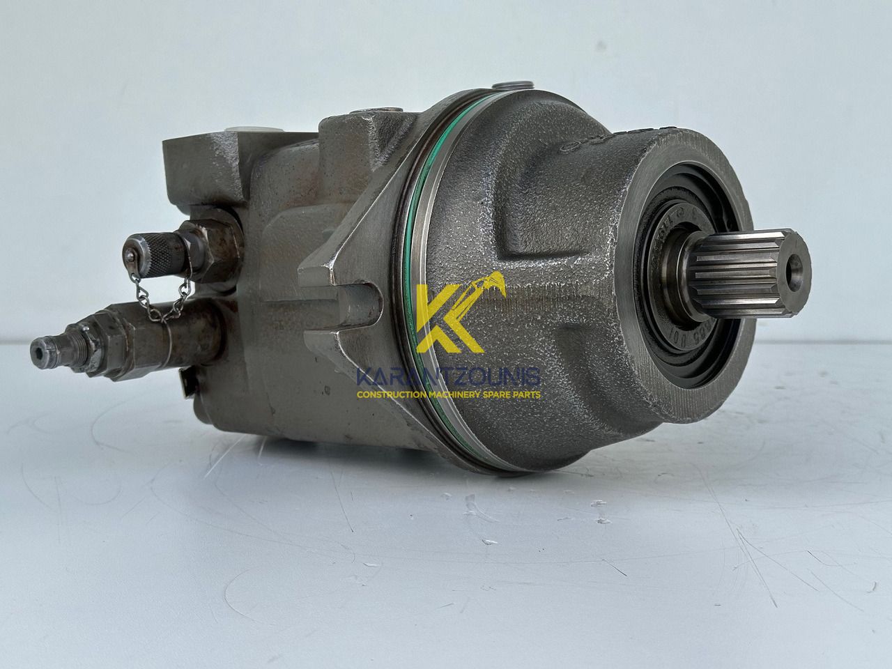 Liebherr Hydraulikeinbaumotor Typ:FMF058, ID-Nr.10122576 - ID-Nr.10145827 - ID-Nr.11371069. LOS1906, P924 COMP , R906, R906 PROTO, R916, R922, R924, R924 COMP, R926 COMP, R926 K LC. #11371069.08604# - Motori hidraulik për Ekskavator me zinxhirë: foto 2 Liebherr Hydraulikeinbaumotor Typ:FMF058, ID-Nr.10122576 - ID-Nr.10145827 - ID-Nr.11371069. LOS1906, P924 COMP , R906, R906 PROTO, R916, R922, R924, R924 COMP, R926 COMP, R926 K LC. #11371069.08604# - Motori hidraulik për Ekskavator me zinxhirë: foto 2