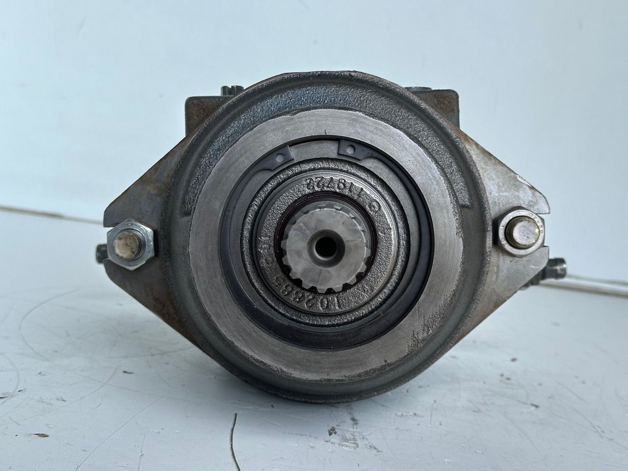 Liebherr Hydraulikeinbaumotor Typ:FMF058, ID-Nr.10122576 - ID-Nr.10145827 - ID-Nr.11371069. LOS1906, P924 COMP , R906, R906 PROTO, R916, R922, R924, R924 COMP, R926 COMP, R926 K LC. #39780# - Motori hidraulik për Ekskavator: foto 5 Liebherr Hydraulikeinbaumotor Typ:FMF058, ID-Nr.10122576 - ID-Nr.10145827 - ID-Nr.11371069. LOS1906, P924 COMP , R906, R906 PROTO, R916, R922, R924, R924 COMP, R926 COMP, R926 K LC. #39780# - Motori hidraulik për Ekskavator: foto 5