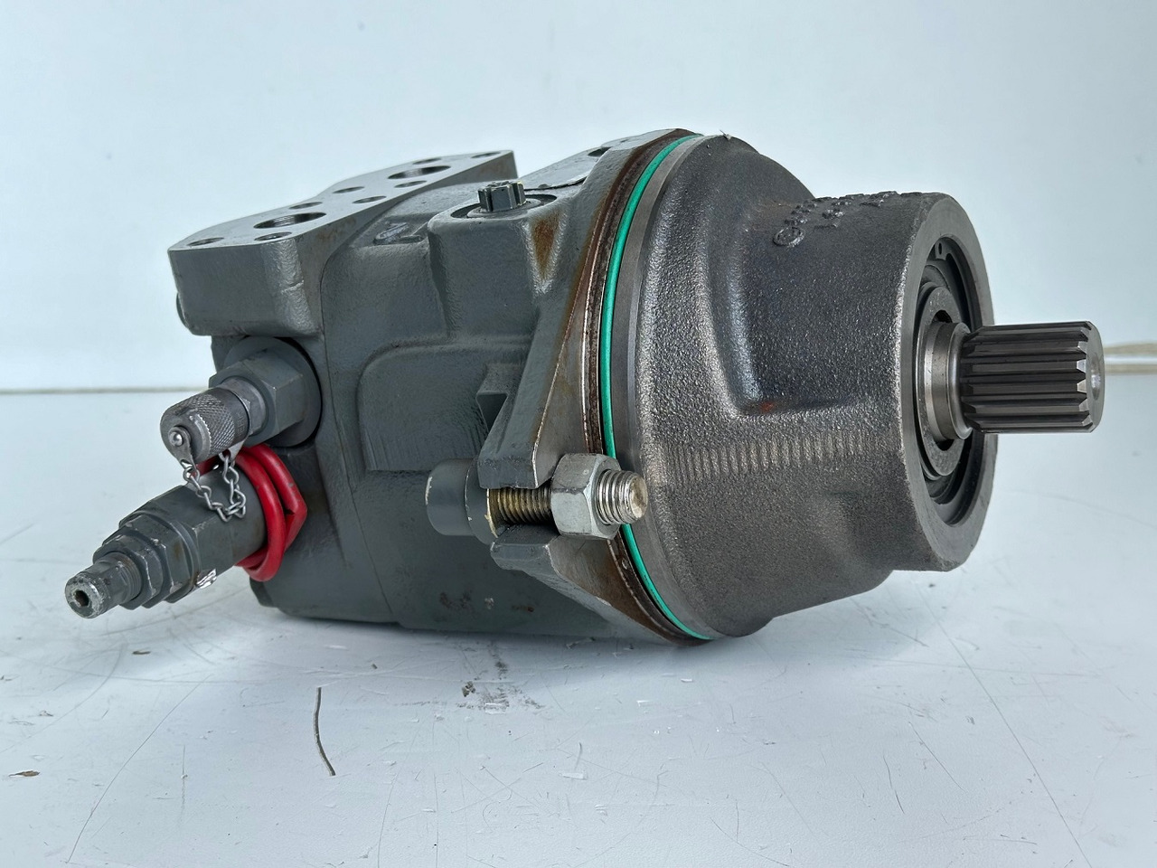 Liebherr Hydraulikeinbaumotor Typ:FMF058, ID-Nr.10122576 - ID-Nr.10145827 - ID-Nr.11371069. LOS1906, P924 COMP , R906, R906 PROTO, R916, R922, R924, R924 COMP, R926 COMP, R926 K LC. #39780# - Motori hidraulik për Ekskavator: foto 2 Liebherr Hydraulikeinbaumotor Typ:FMF058, ID-Nr.10122576 - ID-Nr.10145827 - ID-Nr.11371069. LOS1906, P924 COMP , R906, R906 PROTO, R916, R922, R924, R924 COMP, R926 COMP, R926 K LC. #39780# - Motori hidraulik për Ekskavator: foto 2