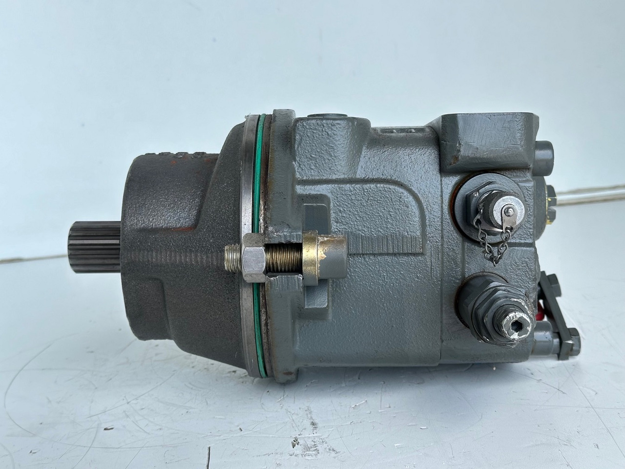 Liebherr Hydraulikeinbaumotor Typ:FMF058, ID-Nr.10122576 - ID-Nr.10145827 - ID-Nr.11371069. LOS1906, P924 COMP , R906, R906 PROTO, R916, R922, R924, R924 COMP, R926 COMP, R926 K LC. #39780# - Motori hidraulik për Ekskavator: foto 3 Liebherr Hydraulikeinbaumotor Typ:FMF058, ID-Nr.10122576 - ID-Nr.10145827 - ID-Nr.11371069. LOS1906, P924 COMP , R906, R906 PROTO, R916, R922, R924, R924 COMP, R926 COMP, R926 K LC. #39780# - Motori hidraulik për Ekskavator: foto 3