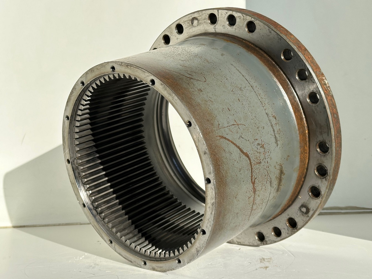 Liebherr Innenrad ID-Nr.90206742. FAT350P126 - FAT350P138. LOS1926 - R920 - R922 - R924 - R925 - R926 - R930 T.#90206742.18.12# - Transmisioni përfundimtar për Ekskavator me zinxhirë: foto 5 Liebherr Innenrad ID-Nr.90206742. FAT350P126 - FAT350P138. LOS1926 - R920 - R922 - R924 - R925 - R926 - R930 T.#90206742.18.12# - Transmisioni përfundimtar për Ekskavator me zinxhirë: foto 5