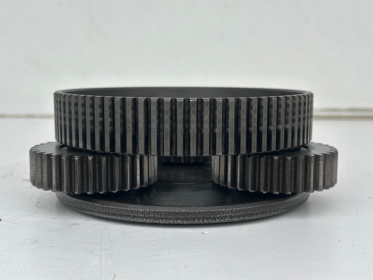 Liebherr Lamellenträger ID-Nr.944179403 mit Planetenträger ID-Nr.944178303 und Planetenrad ID-Nr.944177903. SAT200/277. #PL.P.LA.GH# - Motor rrotullues për Ekskavator: foto 3 Liebherr Lamellenträger ID-Nr.944179403 mit Planetenträger ID-Nr.944178303 und Planetenrad ID-Nr.944177903. SAT200/277. #PL.P.LA.GH# - Motor rrotullues për Ekskavator: foto 3